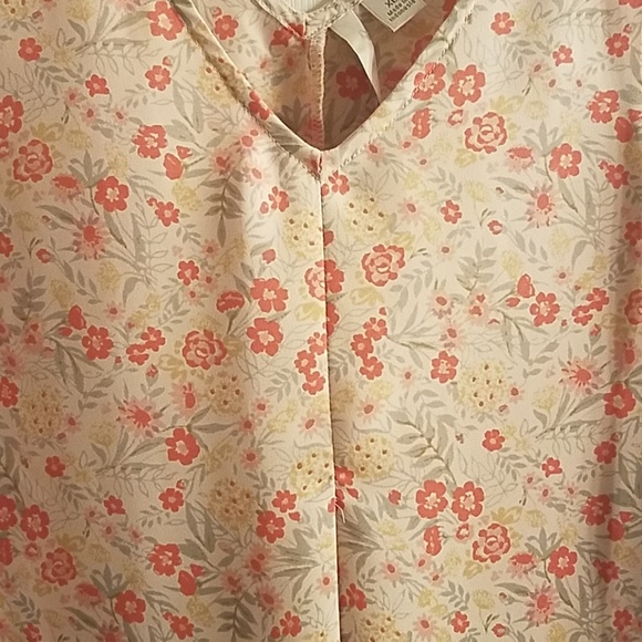 Flowy blouse perfect for Spring - Picture 2 of 4